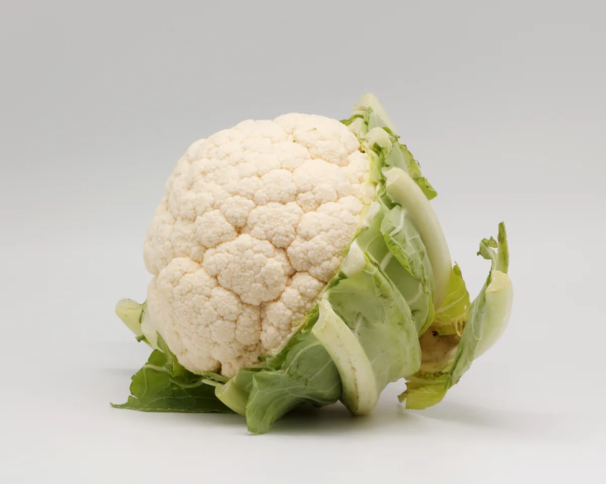 Photo: Coyau / Wikimedia Commons · CC BY-SA 3.0 · via Wikimedia Commons Cauliflower (Brassica oleracea var. botrytis), photograph