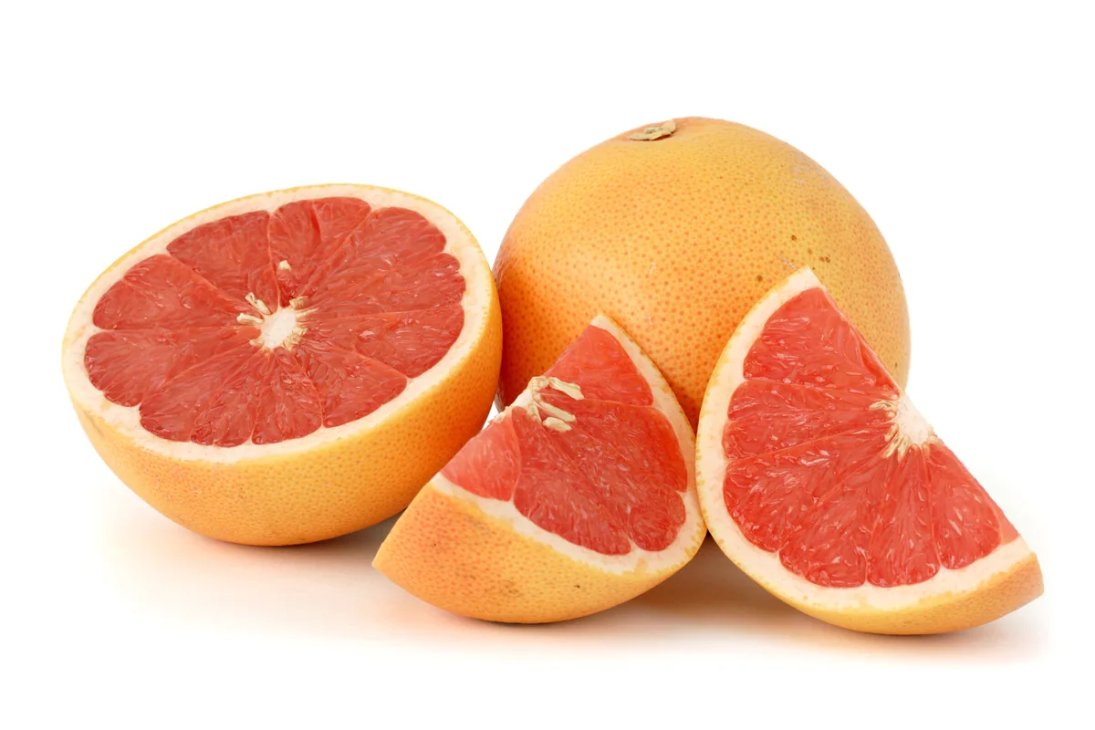 Photo: א (Aleph); derivative work: raeky (Wikimedia Commons) · CC BY-SA 2.5 · via Wikimedia Commons grapefruit (Citrus × paradisi), photograph